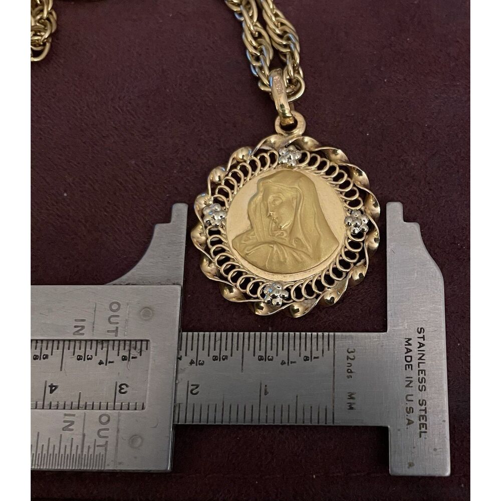 Vintage 18K 750 Gold Virgin Mary Madonna Pendant Charm Italy with Chain & Box 5g - Picture 11 of 14